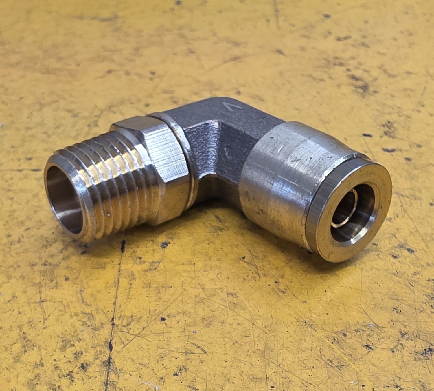 BRASS FFM5 ELBOW SWIVEL 8MMX1/4NPT