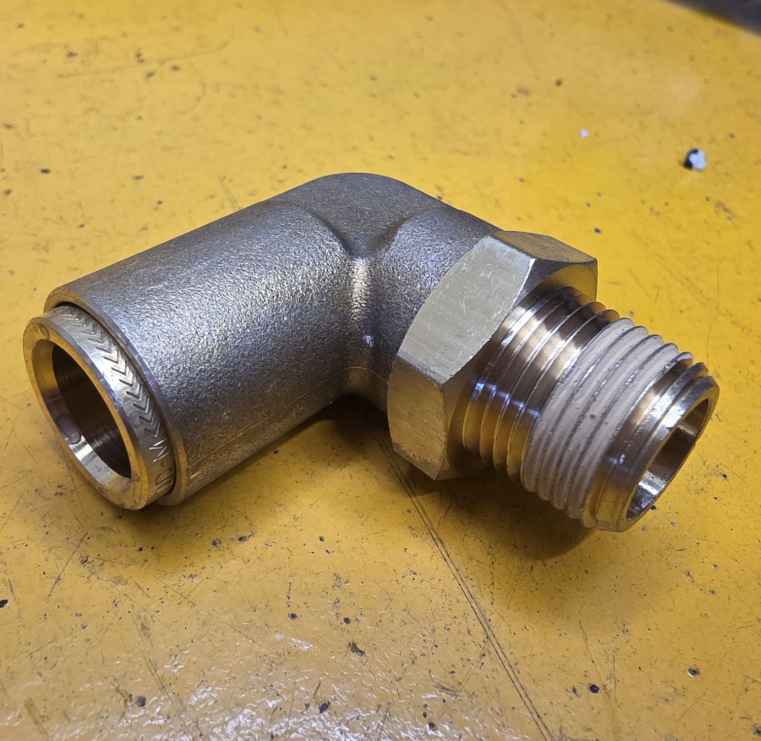 BRASS FF5 ELBOW SWIVEL 1/2 TUBE X 3/8 NPT