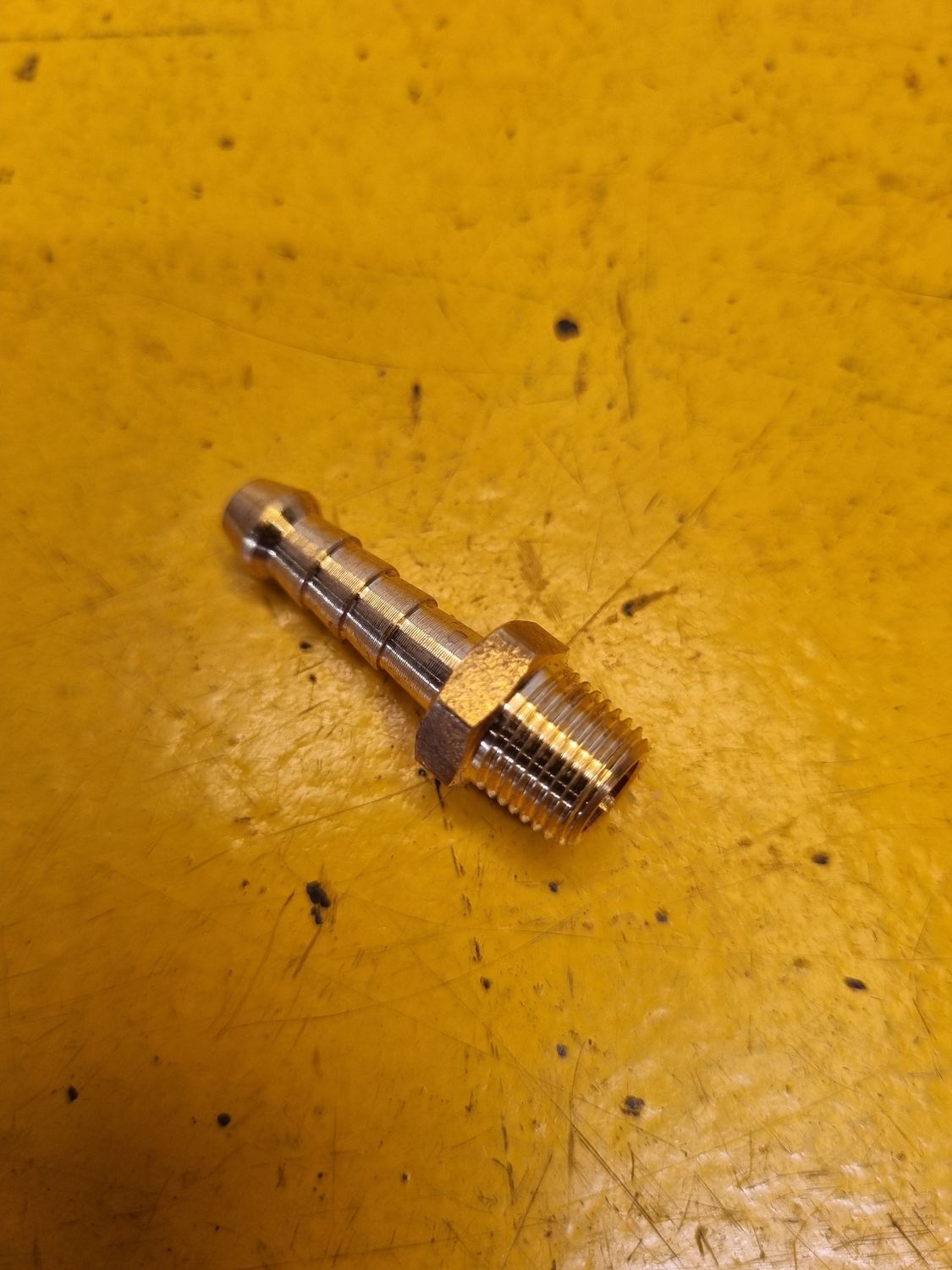 BRASS AIRLINE MALE CONNECT 1/4 HOSE X 1/8 BSP
