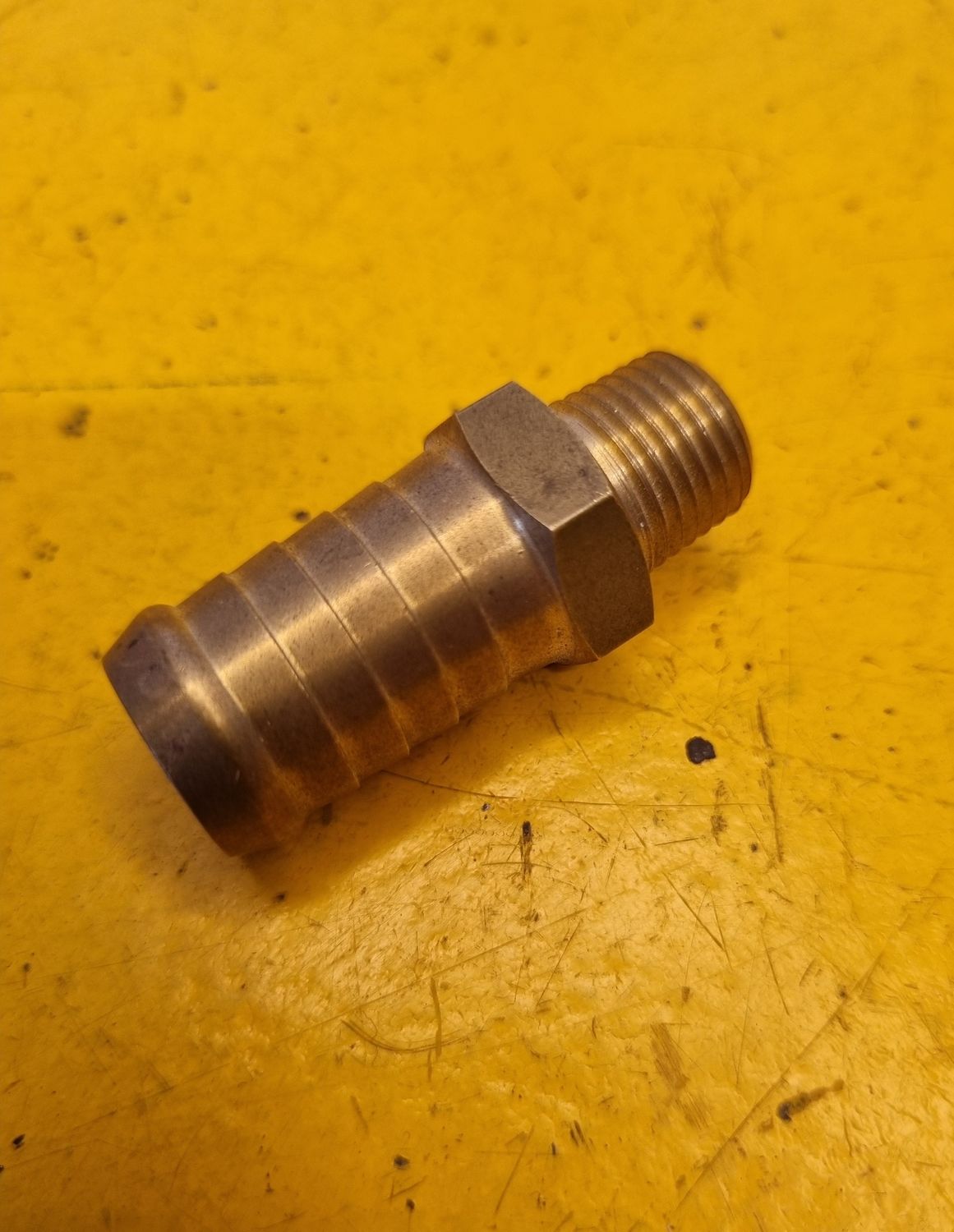 BRASS AIRLINE MALE CONNECT 5/8 HOSE X 1/4 BSP