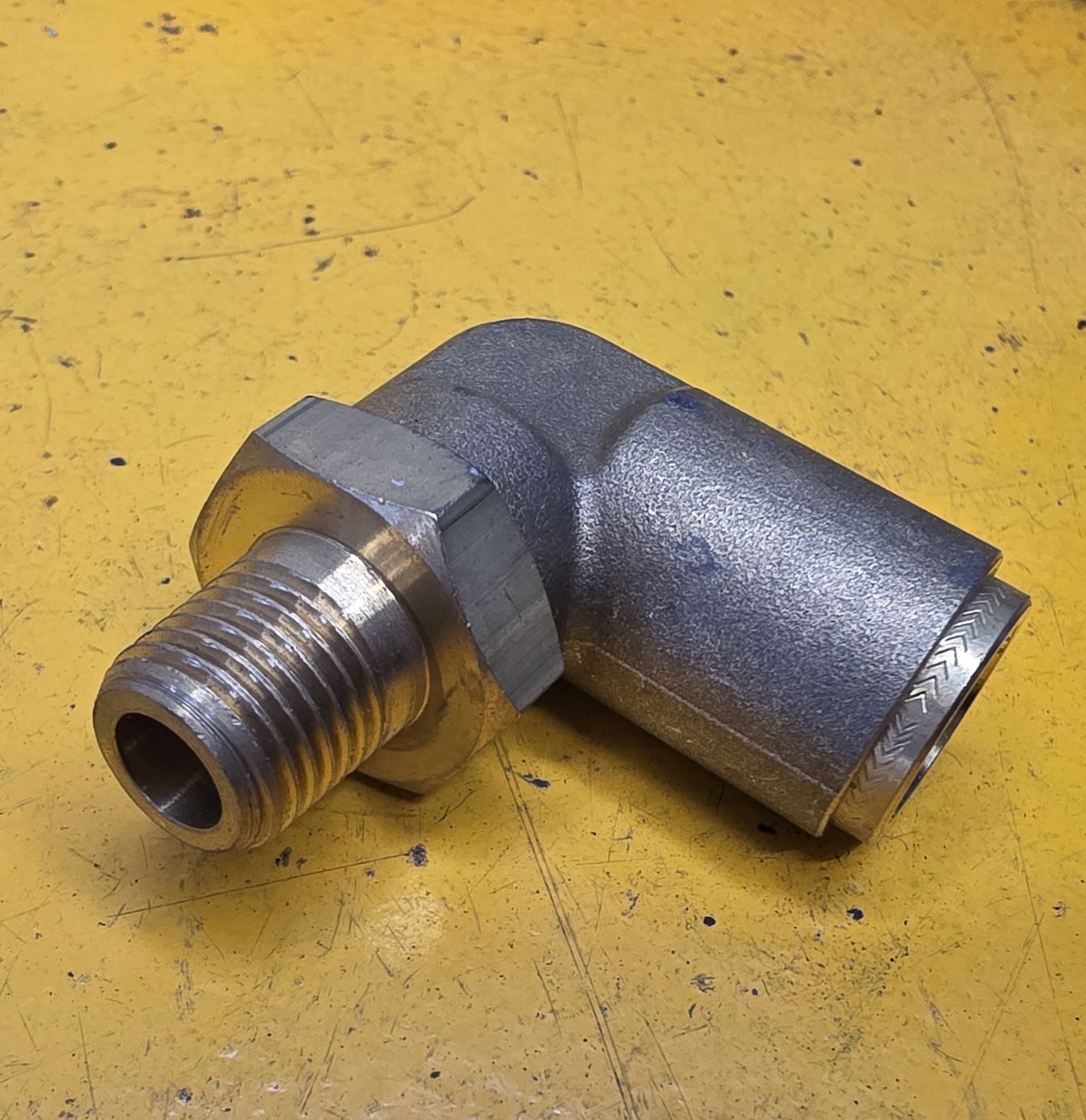 BRASS FF5 ELBOW SWIVEL 1/2 TUBE X 1/4 NPT