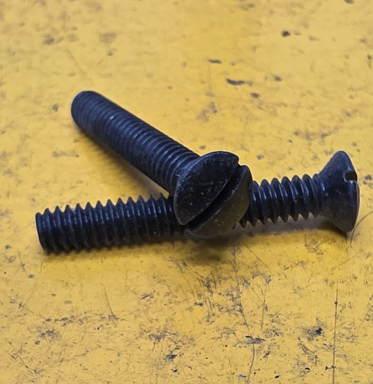 SCREW 3/16X1.1/4 UNC CSK SLOTTED BLK