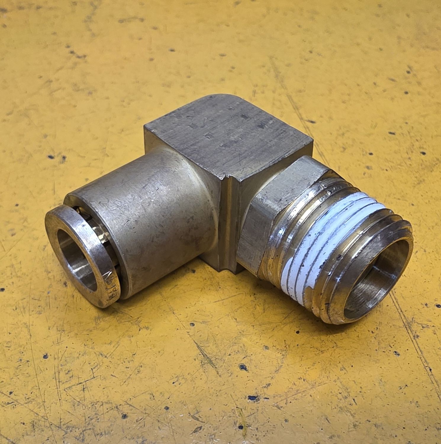 BRASS QCAB ELBOW SWIVEL 3/8 TUBE X3/8 NPT