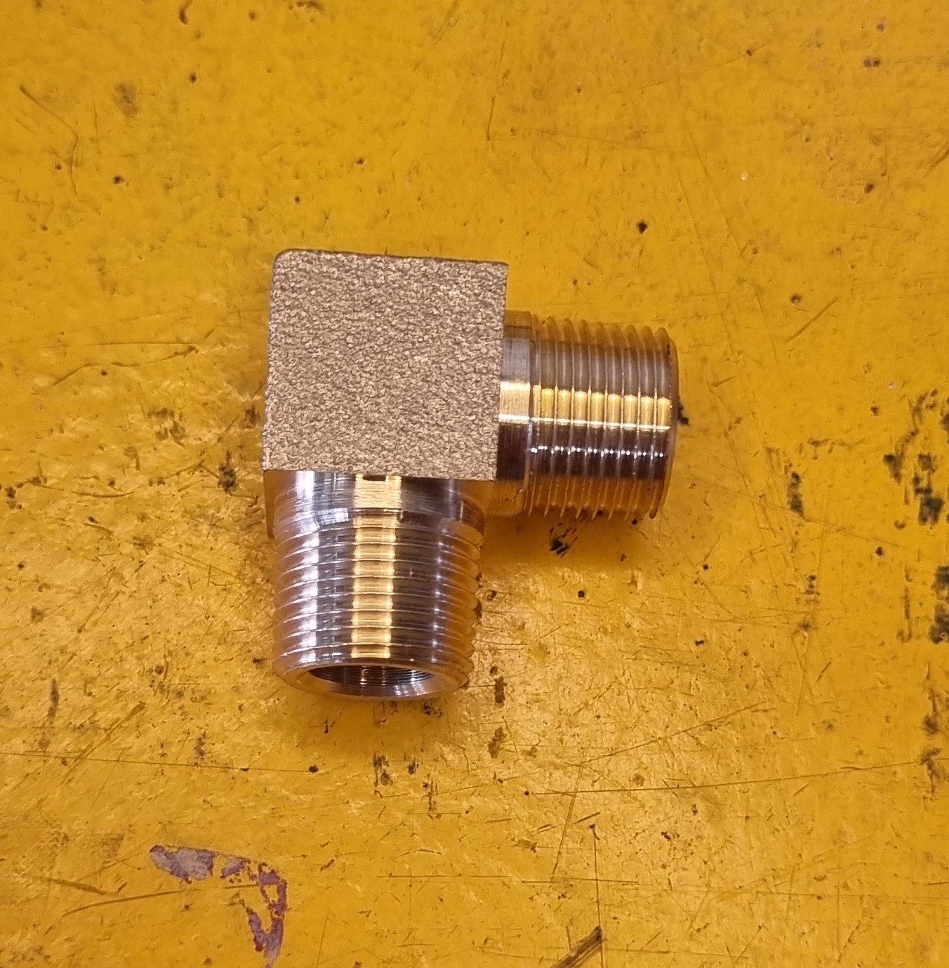 BRASS 90 DEG MALE ELBOW 1/8 BSP