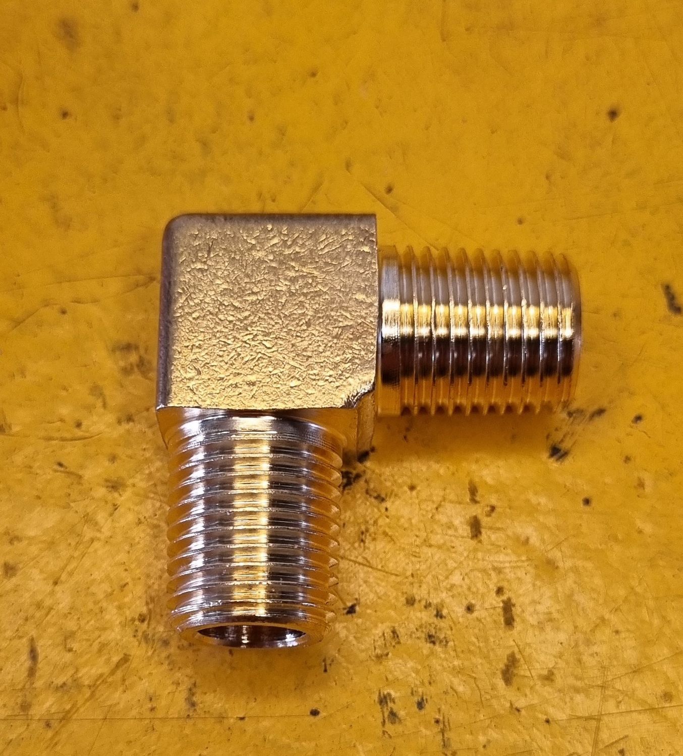 BRASS 90 DEG MALE ELBOW 3/8 BSP