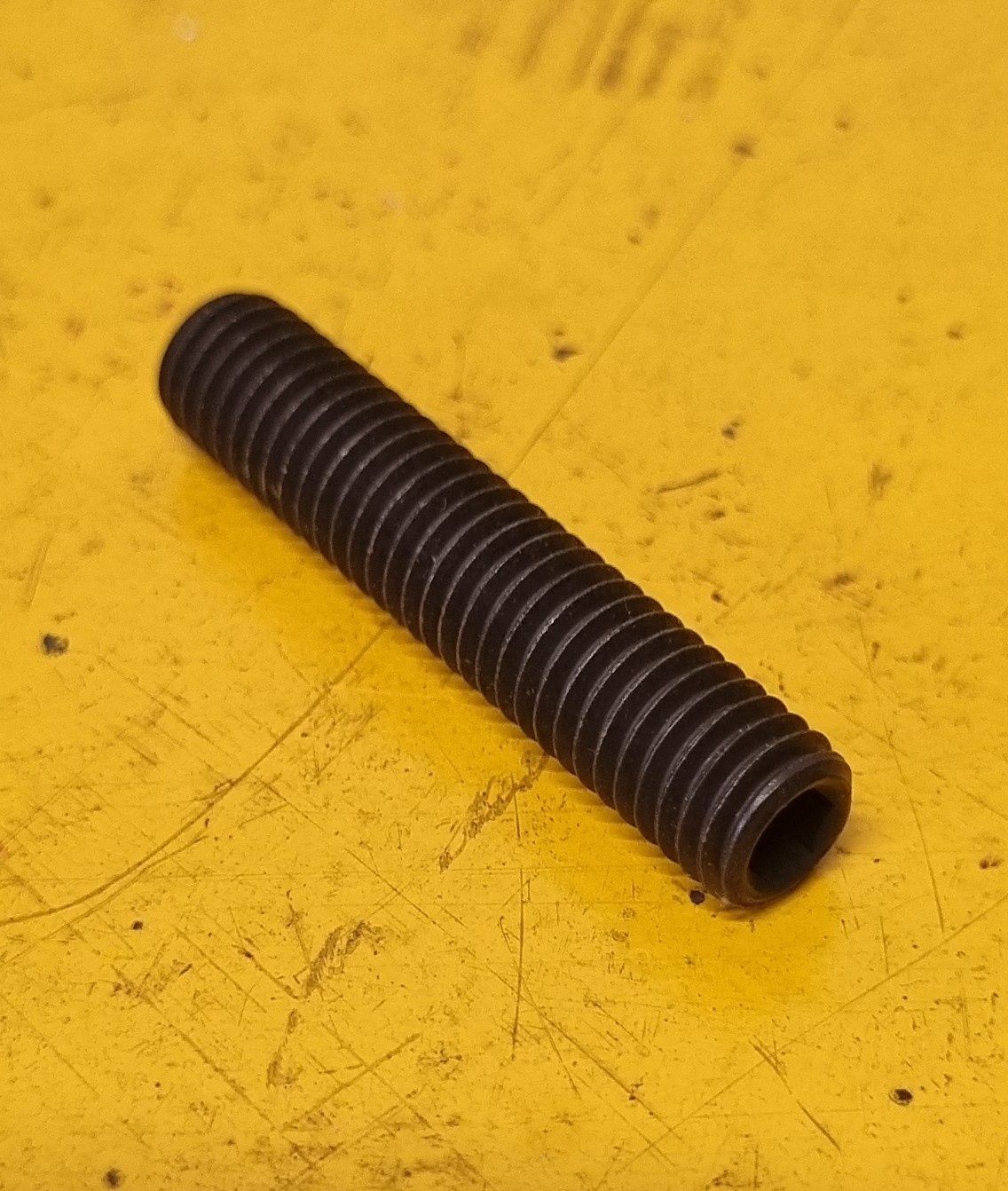 GRUB SCREW M8X40 BLK