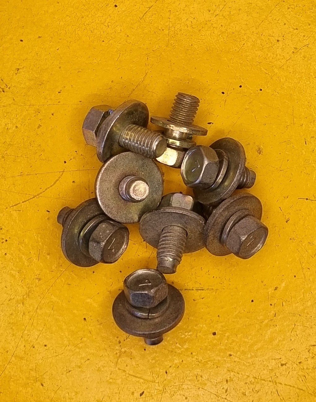 BOLT M8X15 PA YZP LOC JIS