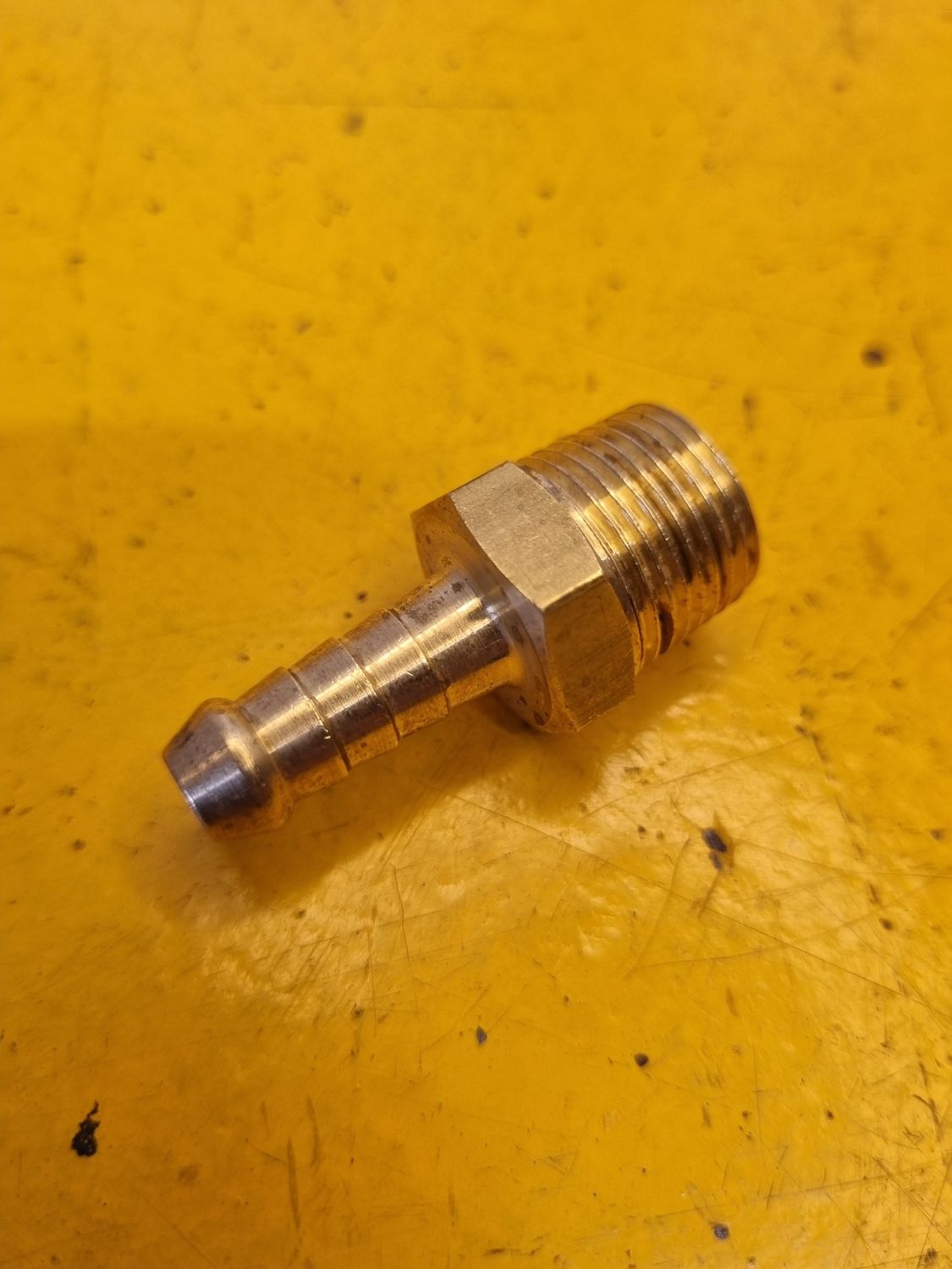 BRASS AIRLINE MALE CONNECT 5/16 HOSE X 3/8 BSP