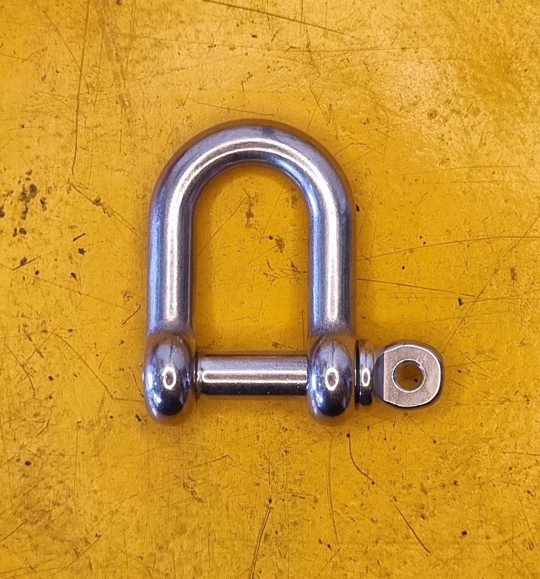 SHACKLE D 8MM SS316