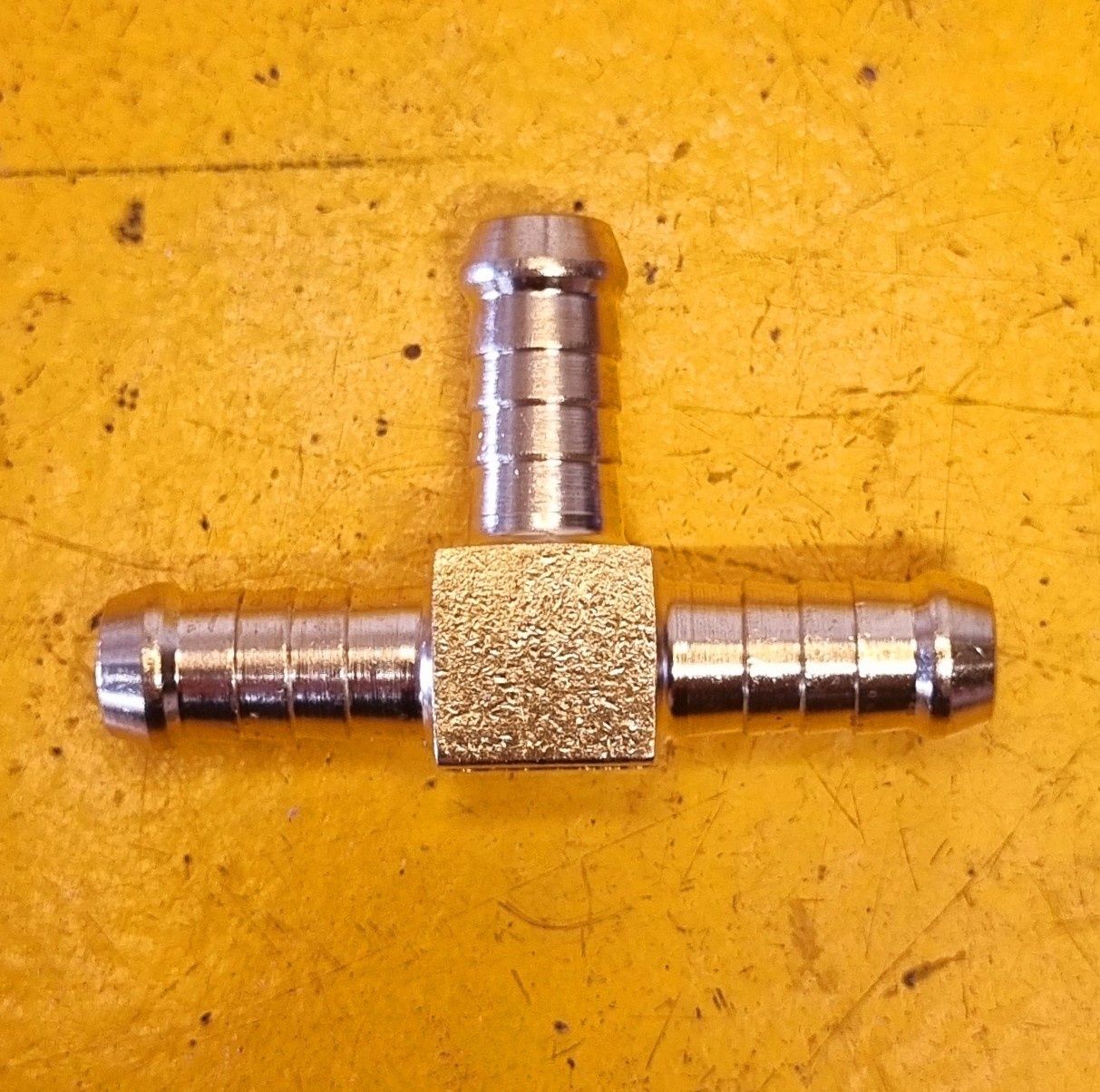 BRASS AIRLINE TEE 5/16 HOSE