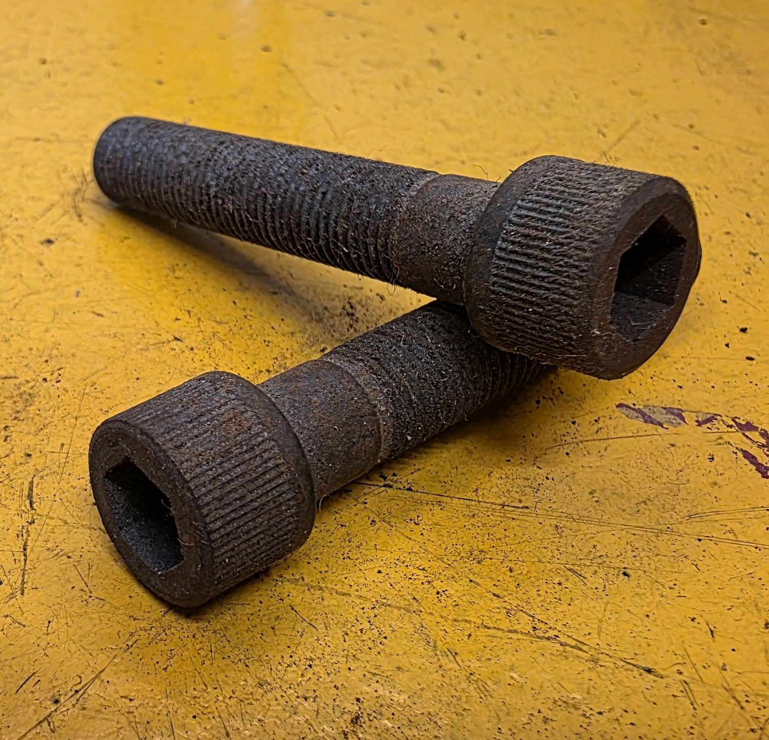 SOCKETHEAD CAPSCREW 5/16X2 UNF BLK