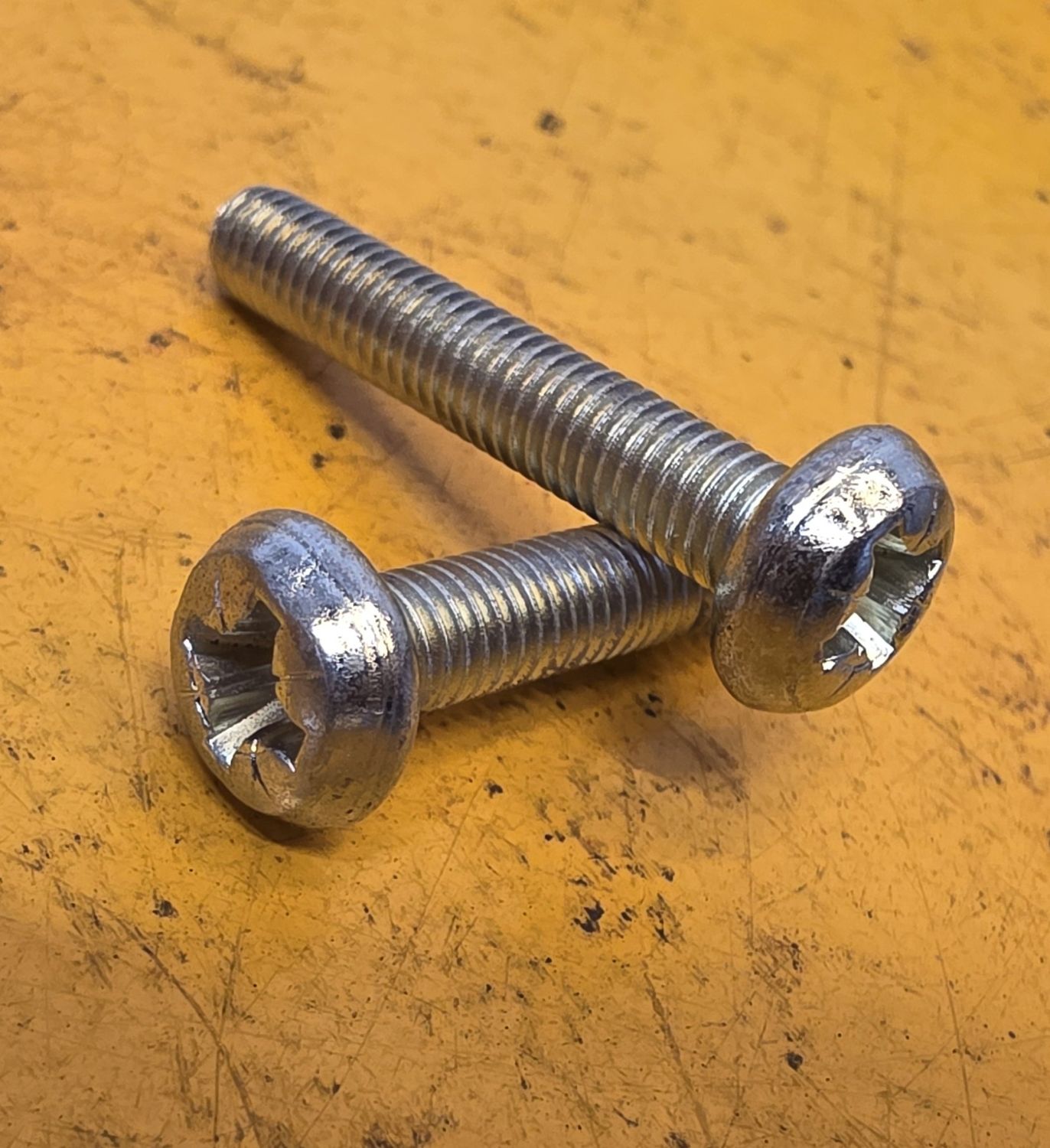 SCREW M6X35 MACHINE POZI YZ