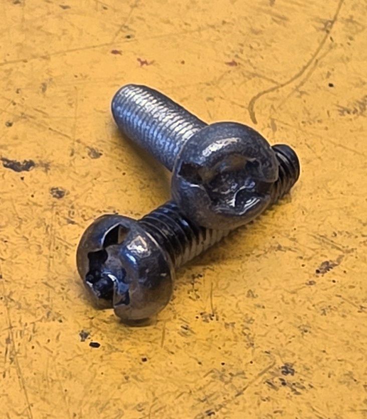 SCREW M4X16 MACHINE T20 STAINLESS
