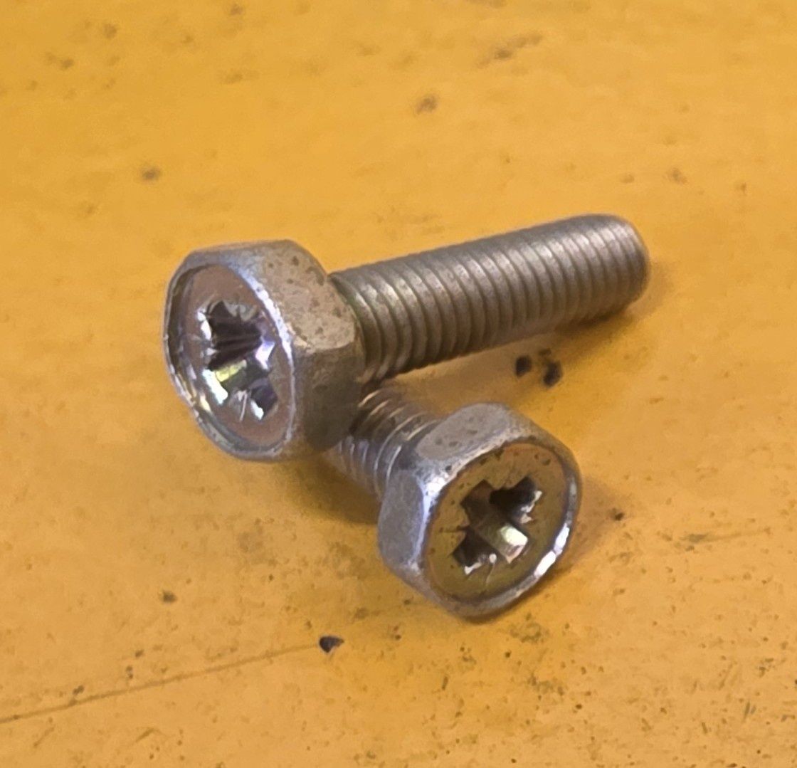 SCREW M4X16 POZI ZINC PLATE