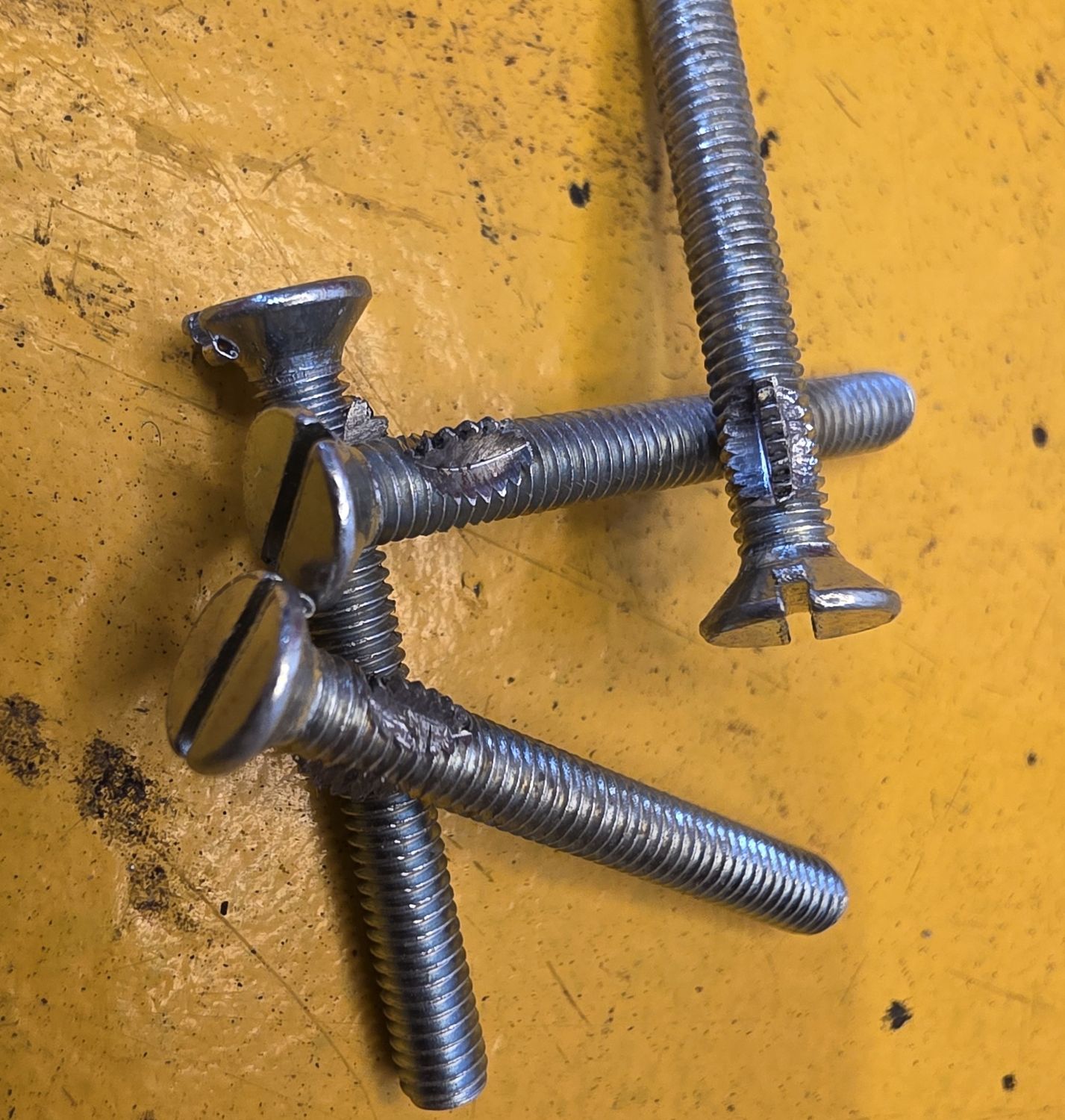 SCREW M3X22 MACHINE CSK SLOT (WINGS) ZINC