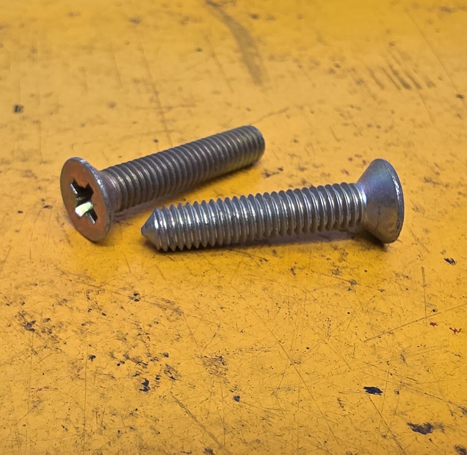 SCREW M6X30 MACHINE CSK POZI LOC YZ