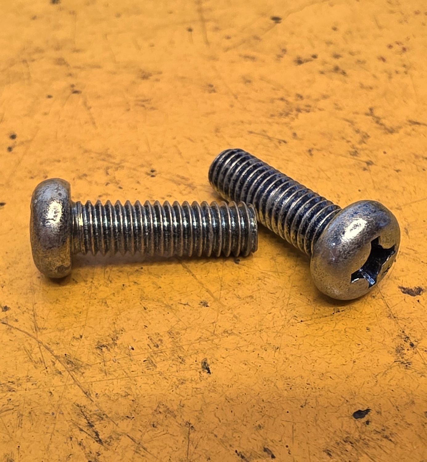 SCREW M6X20 MACHINE POZI MUSH ZINC