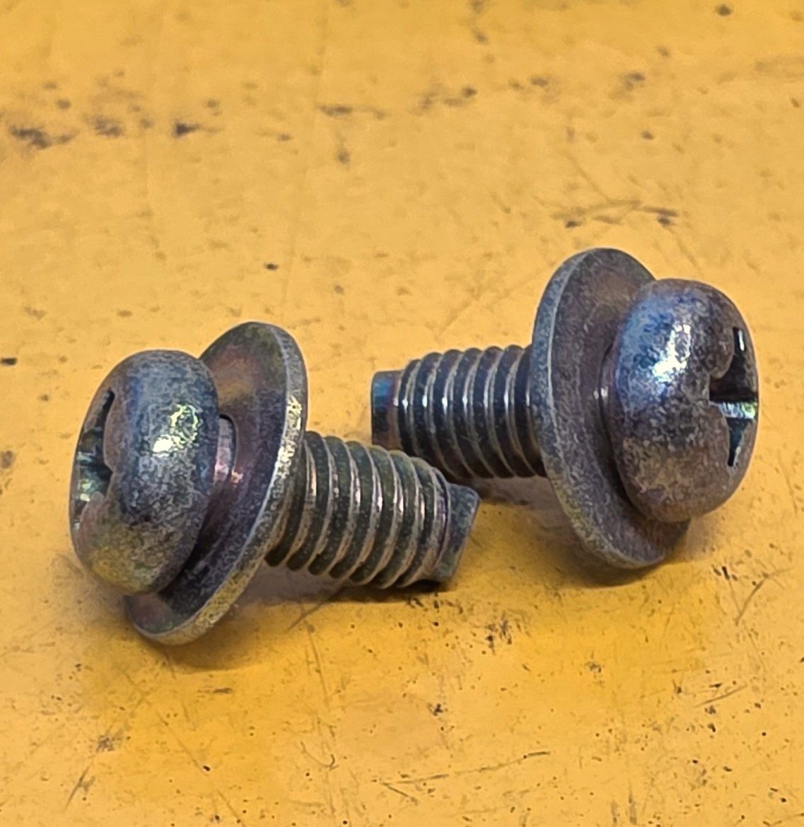 SCREW M6X10 POZI LOC PA YZ