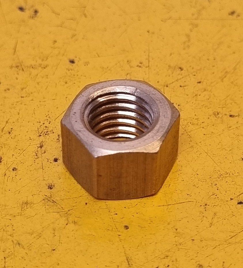 NUT M10 MANIFOLD 1.5 STD BRASS