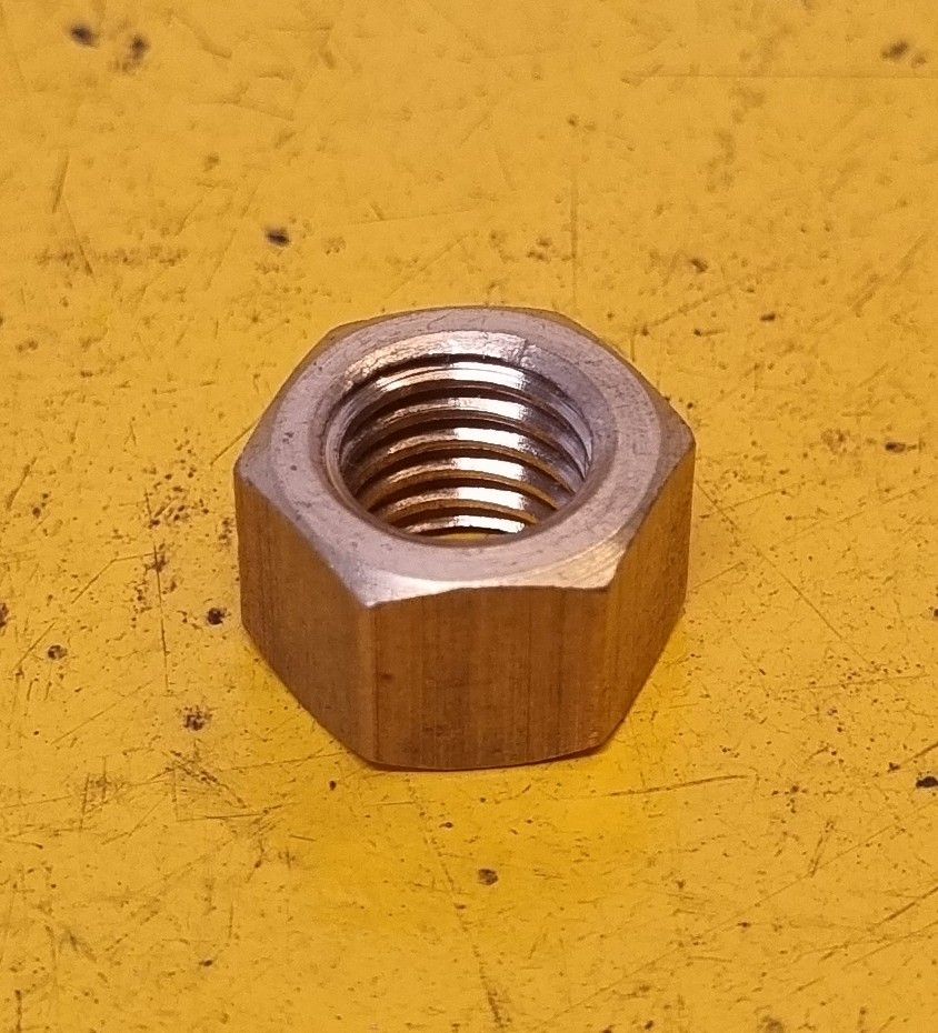 NUT M10 MANIFOLD 1.5 STD BRASS