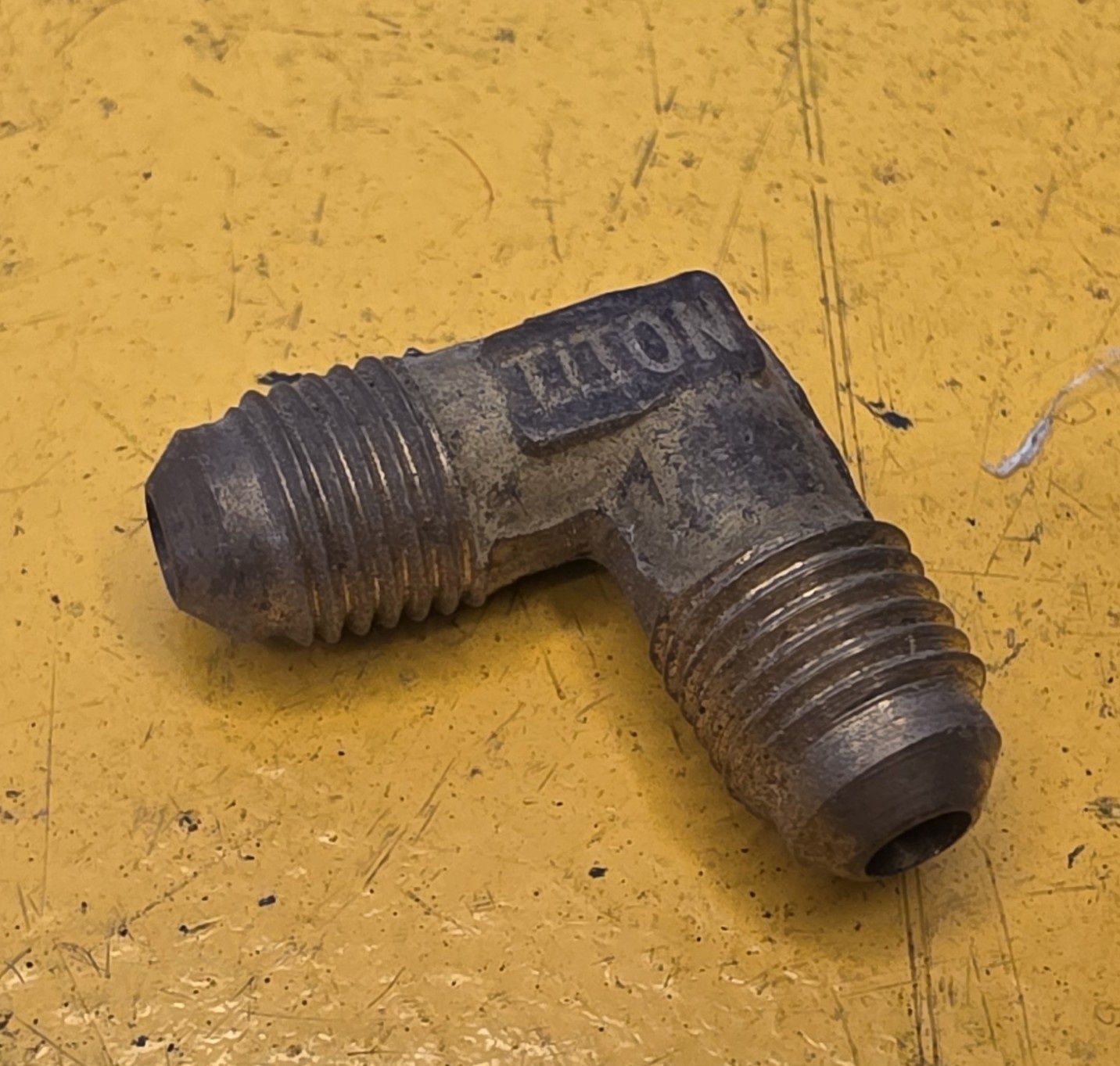 BRASS 45 DEG FLARE 90 DEG MALE ELBOW 3/16 TUBE