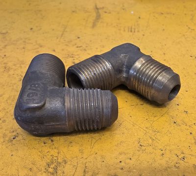 BRASS 45 DEG FLARE 90 DEG MALE ELBOW 3/8 TUBE X 3/8 BSP