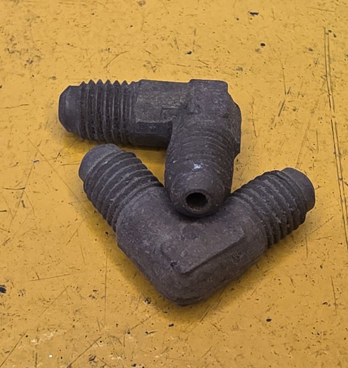 BRASS 45 DEG FLARE MALE 90 DEG ELBOW 1/8 TUBE