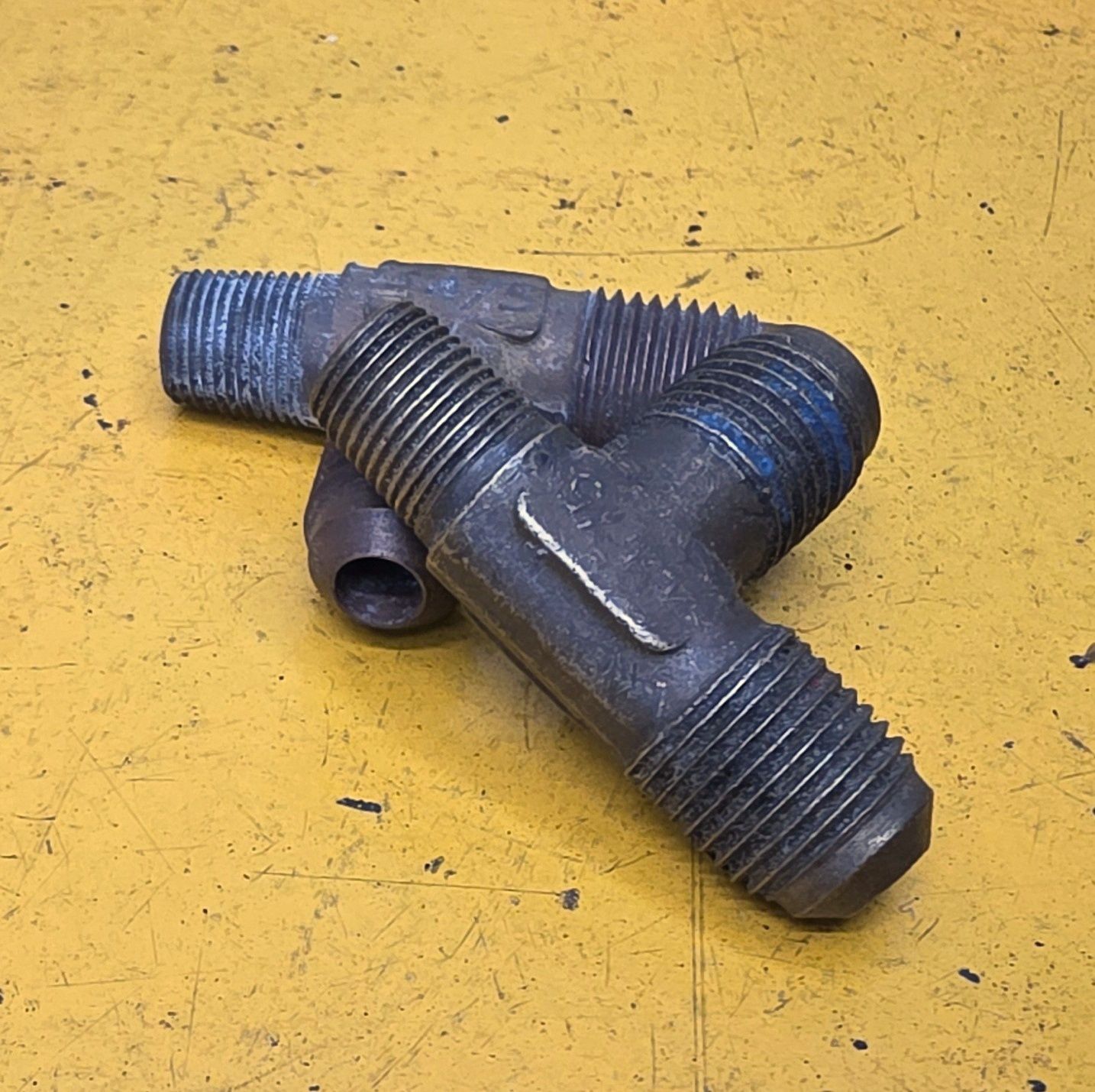 BRASS FLARE MALE RUN TEE 5/16 TUBE X 1/8 NPT