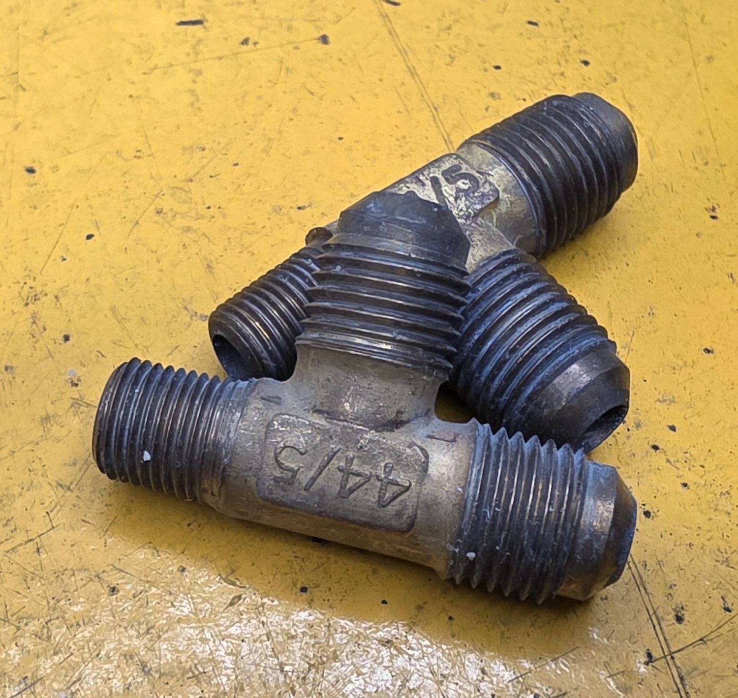 BRASS MALE FLARE RUN TEE 3/16 TUBE X 1/8 NPT
