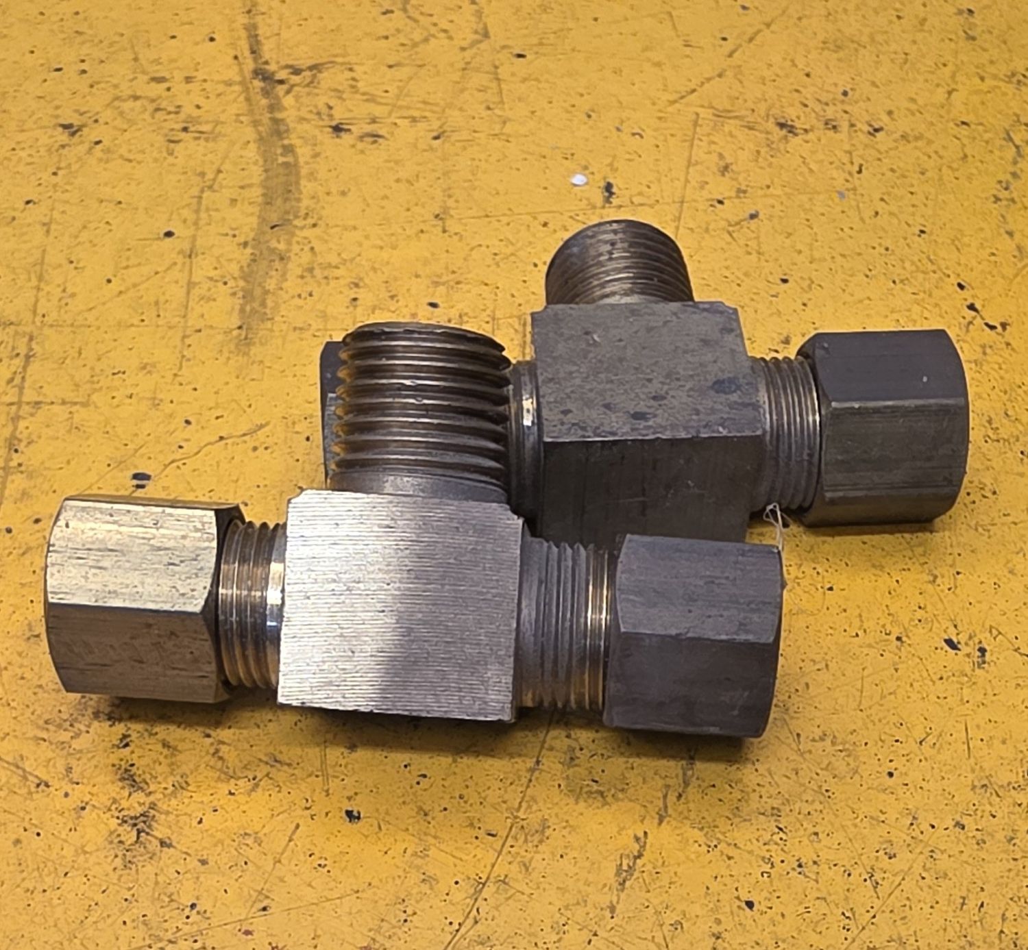 BRASS COMP UNION MALE BRANCH TEE 5/16 TUBE X 1/4 BSP