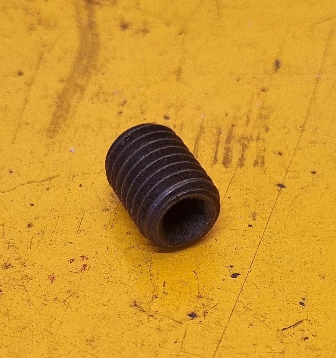 GRUB SCREW M16X30