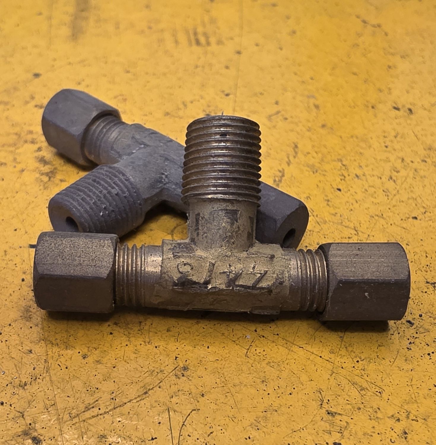 BRASS COMP UNION MALE BRANCH TEE 1/8 TUBE X 1/8 BSP