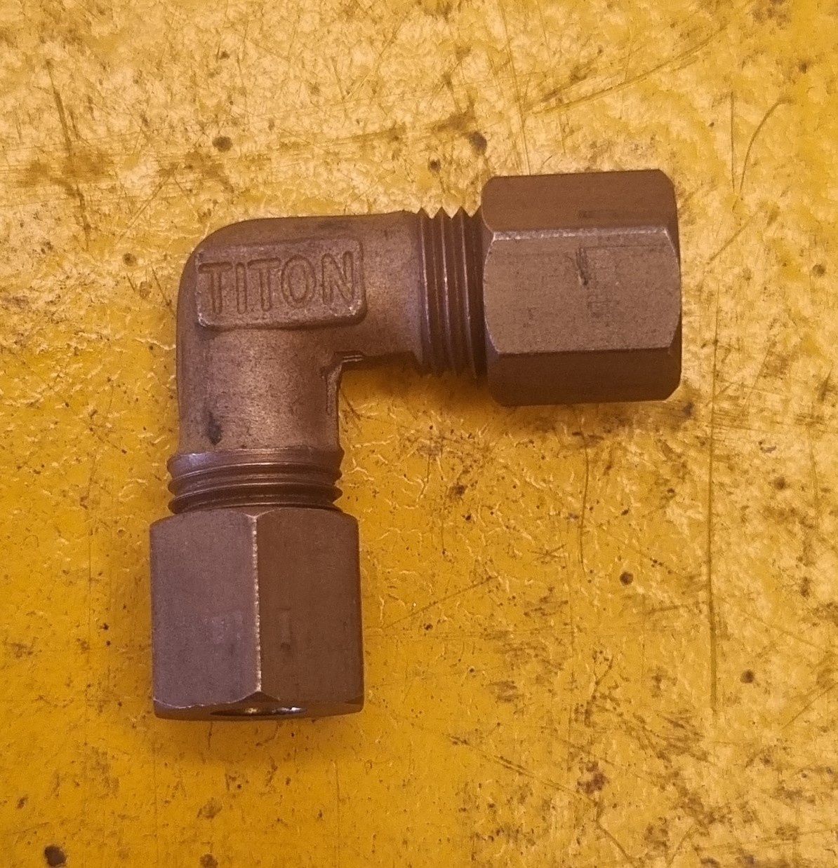 BRASS COMP UNION ELBOW 5/16 TUBE