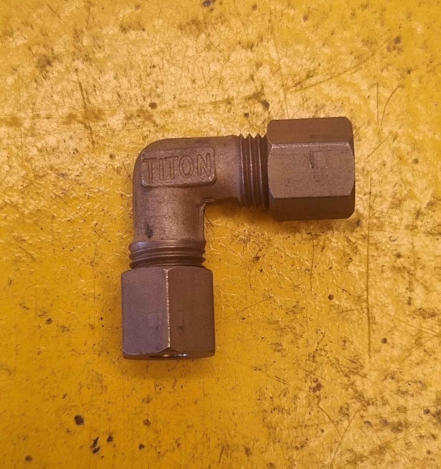 BRASS COMP UNION ELBOW 3/16 TUBE