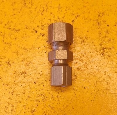 BRASS COMP REDUCING UNION 1/4X3/16 TUBE