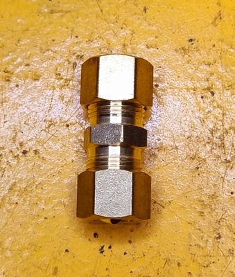 BRASS COMP DOUBLE UNION 3/8 TUBE