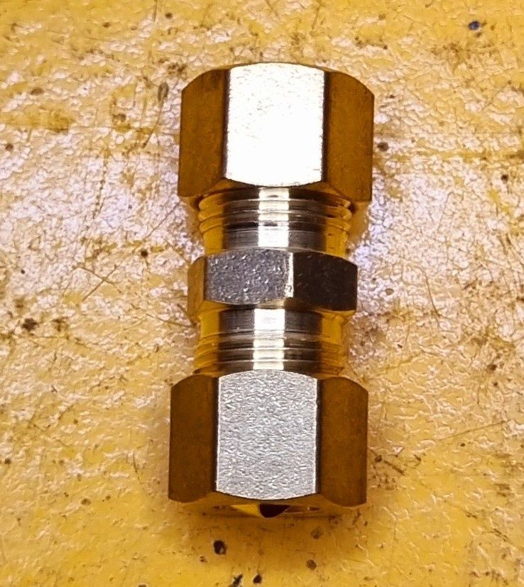 BRASS COMP DOUBLE UNION 5/16 TUBE