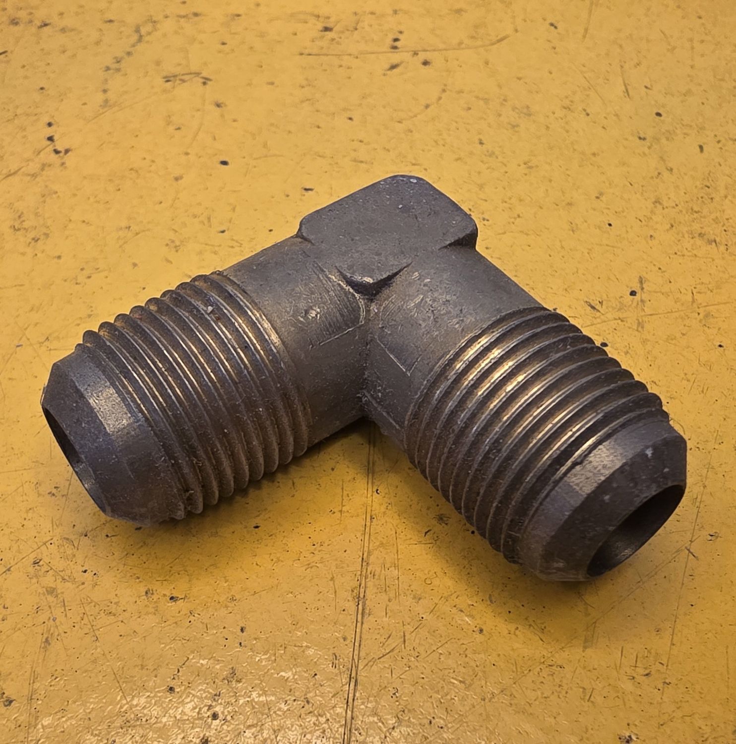 BRASS 45 DEG FLARE 90 DEG ELBOW 1/2 TUBE