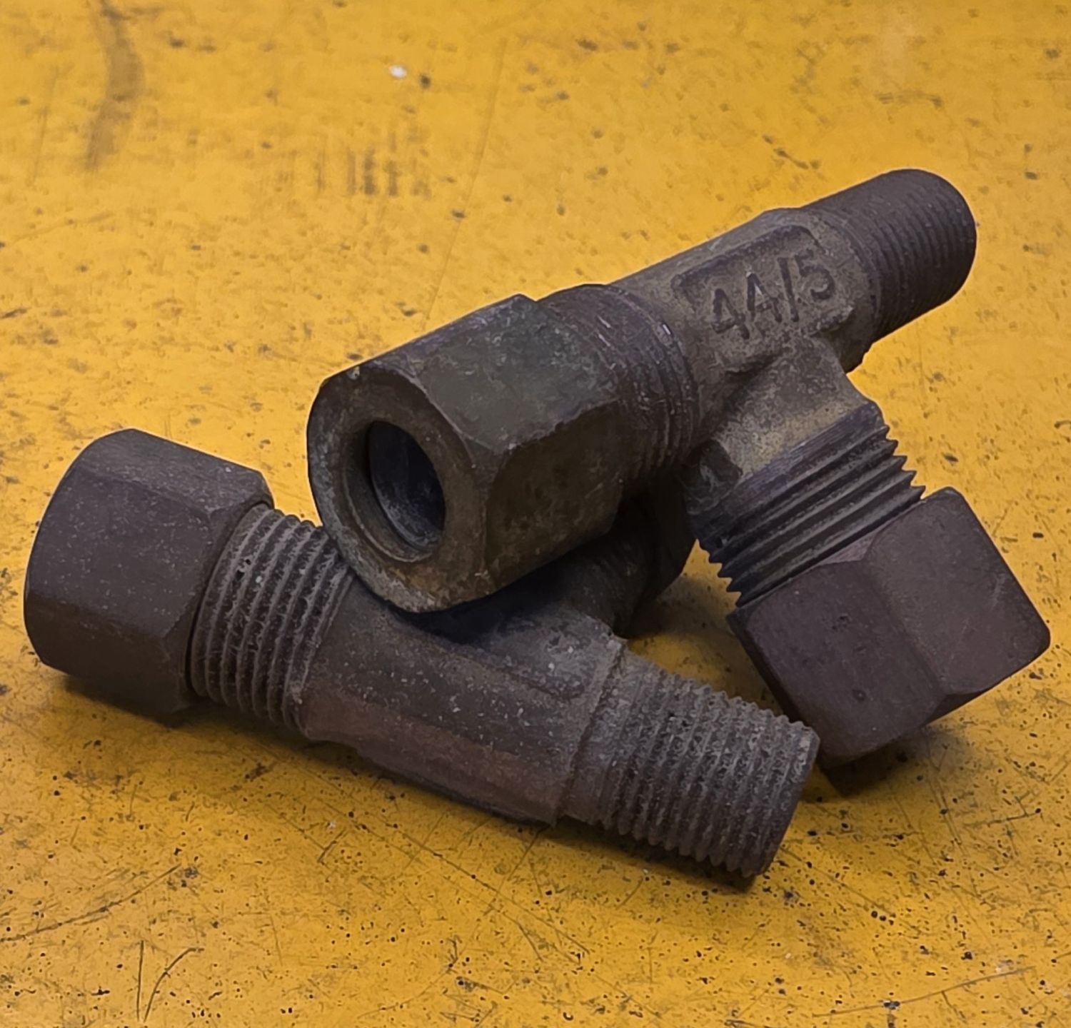BRASS COMP UNION MALE RUN TEE 5/16 TUBE X 1/8 BSP
