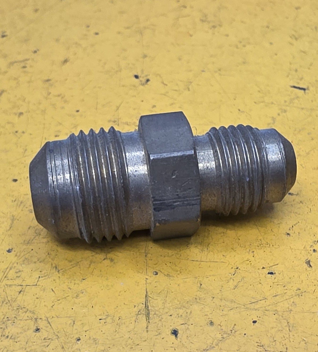 BRASS REDUCING FLARE UNION 3/8 TUBE X 5/16 TUBE