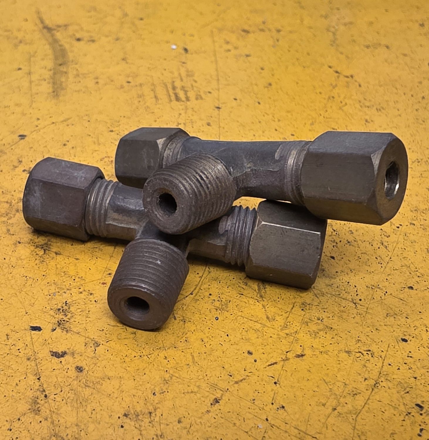 BRASS COMP UNION MALE BRANCH TEE 3/16 TUBE X 1/8 BSP