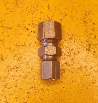 BRASS COMP REDUCING UNION 3/8 X 5/16 TUBE