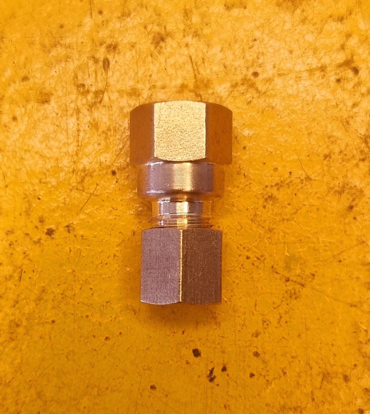 BRASS COMP FEMALE CONNECT 5/16 TUBE X 1/8 BSP