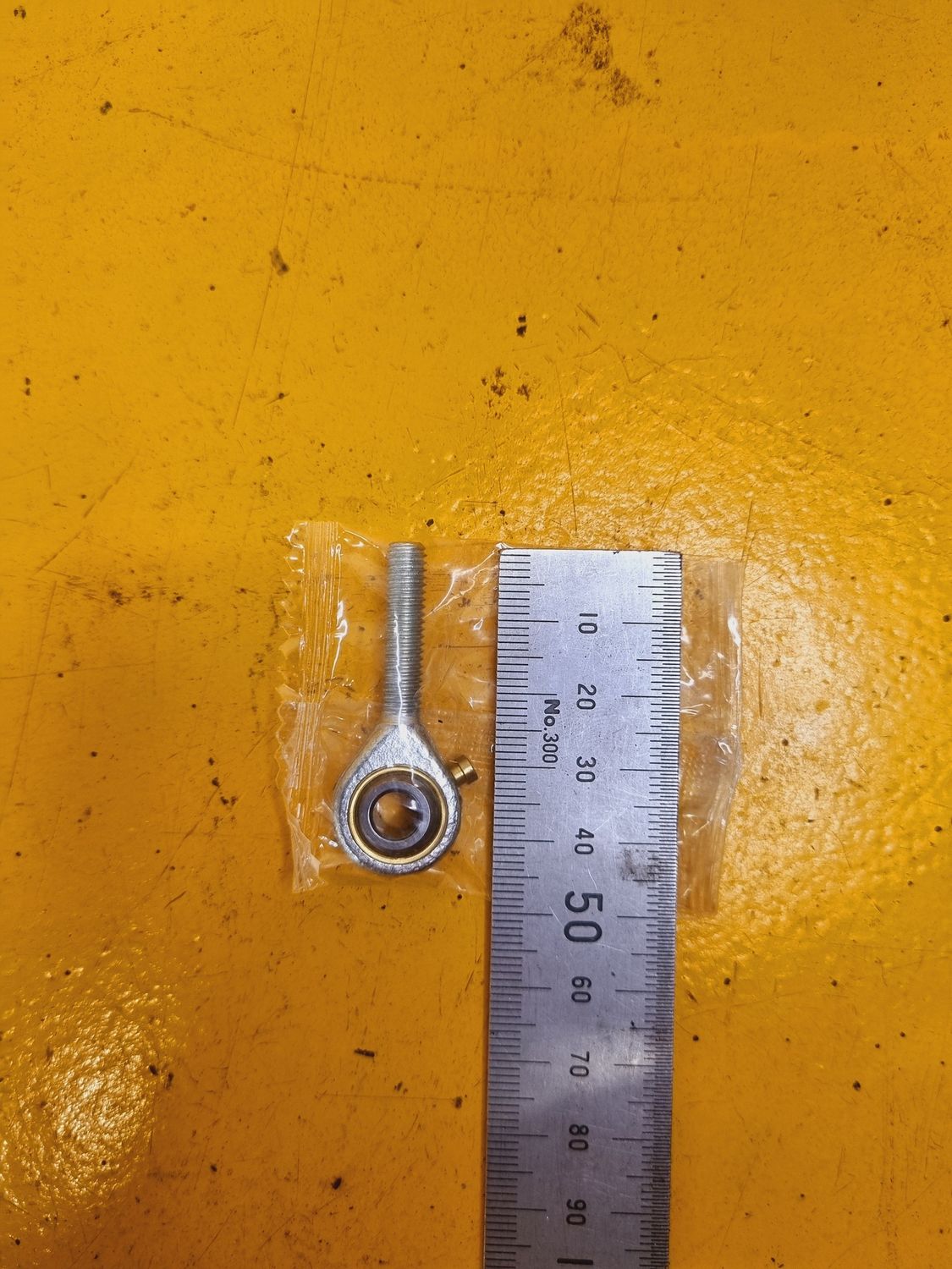 ROD END M6X1.0 RH MALE THREAD