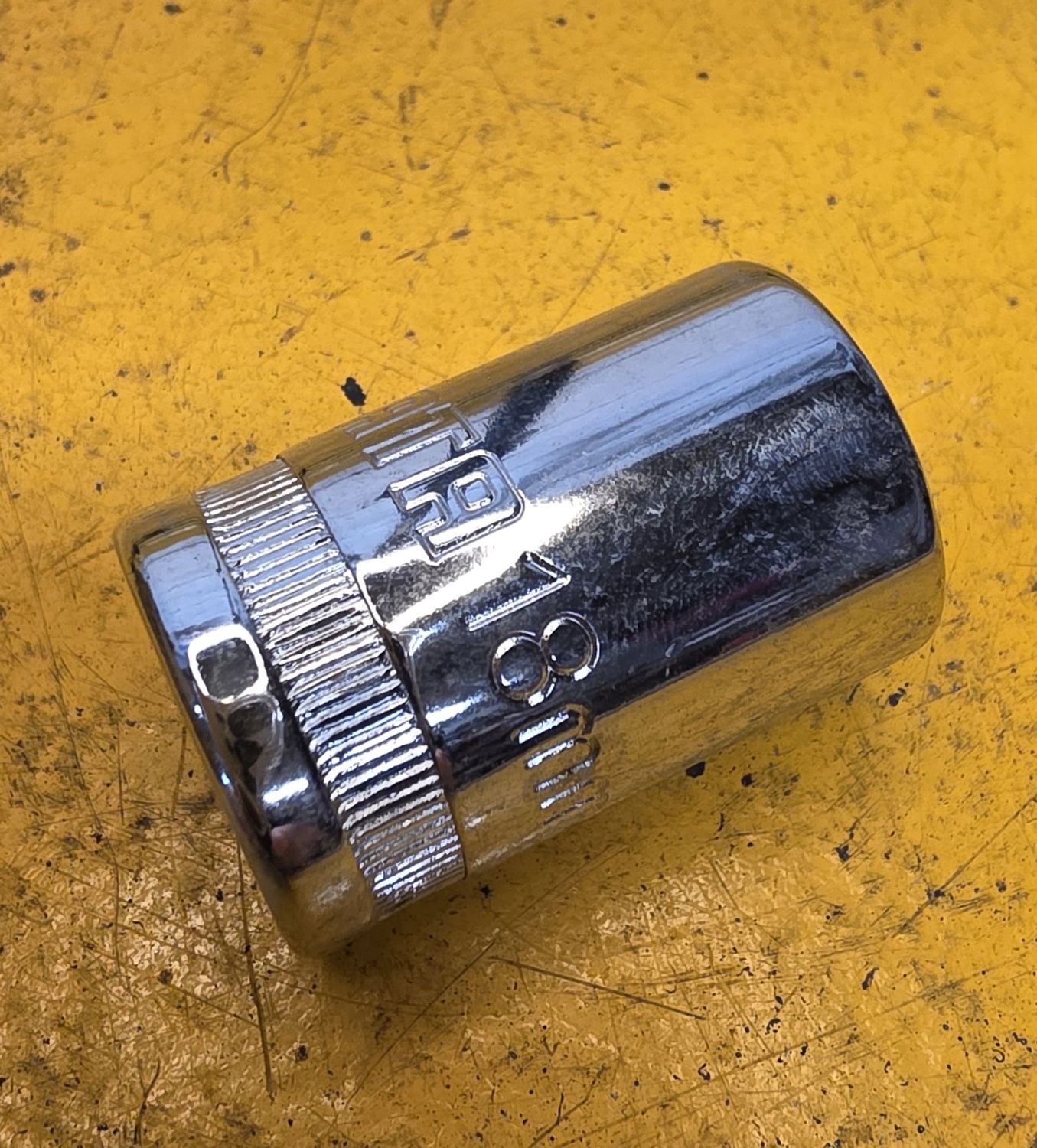 SOCKET 18X1/2DR REG 12PT SATA