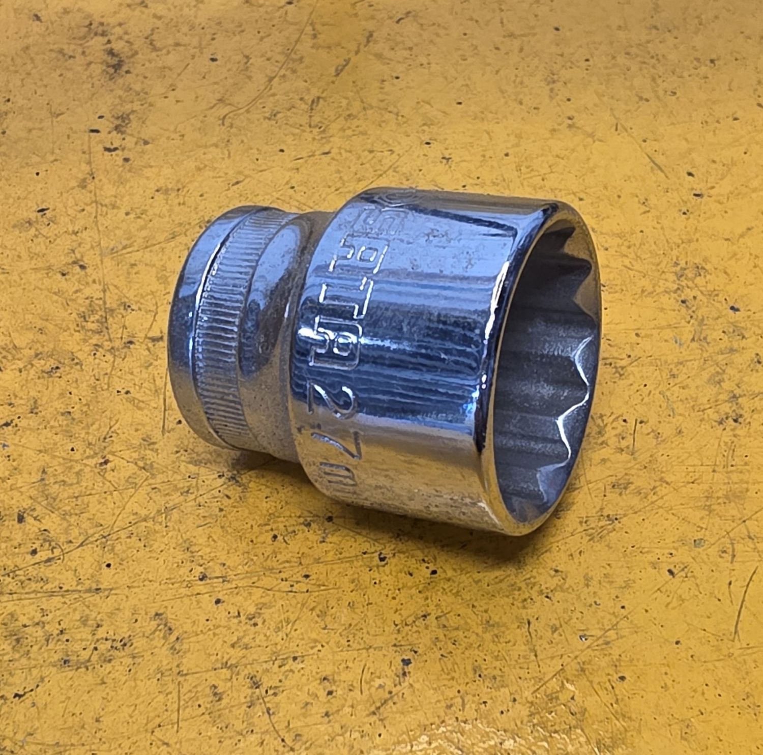 SOCKET 27X1/2DR REG 12PT SATA