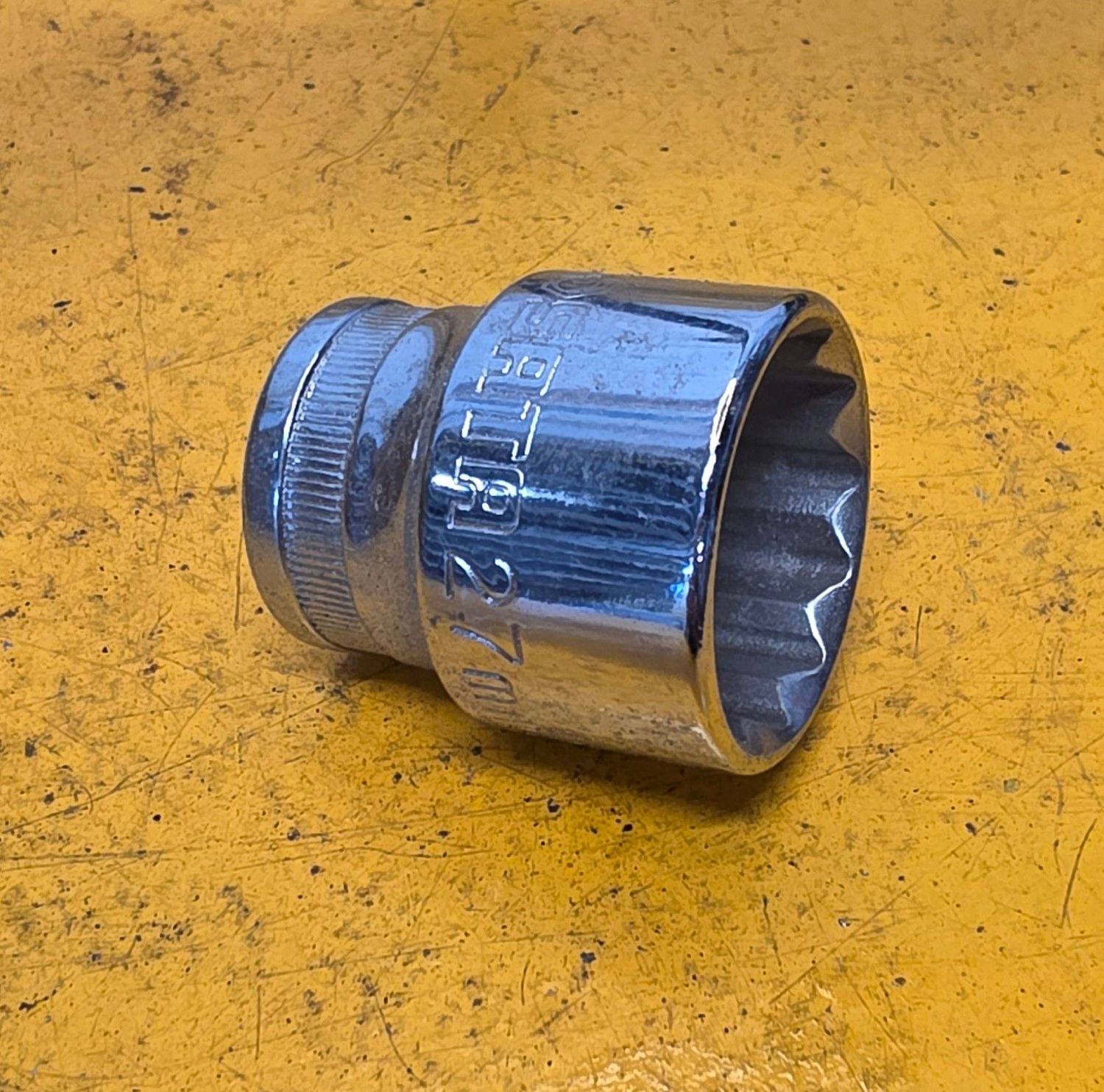 SOCKET 27MM X 1/2 DR REGULAR 12PT (SATA)