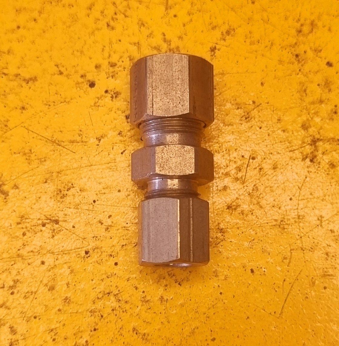 BRASS COMP REDUCING UNION 3/8 X 1/4 TUBE