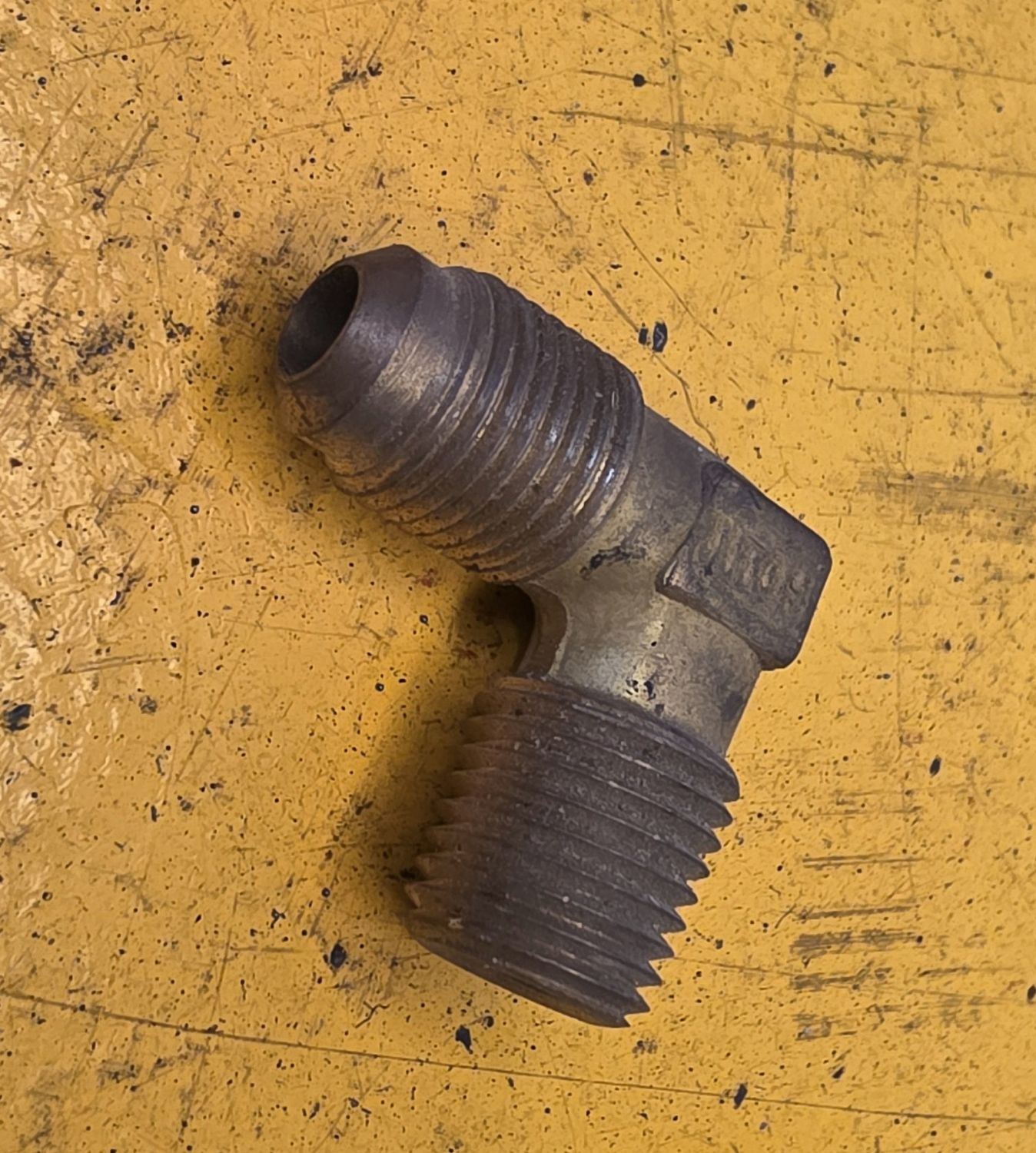 BRASS 45 DEG FLARE 90 DEG MALE ELBOW 5/16 TUBE X 1/4 NPT