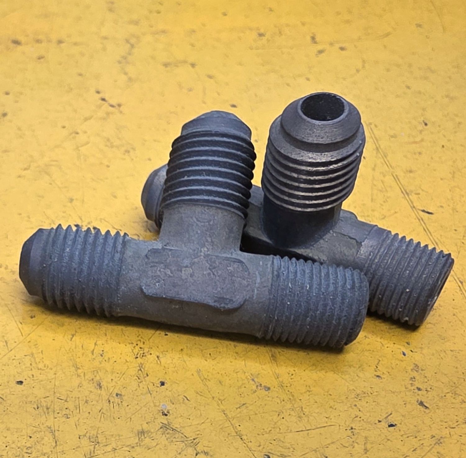 BRASS MALE FLARE RUN TEE 1/4 TUBE X 1/8 NPT